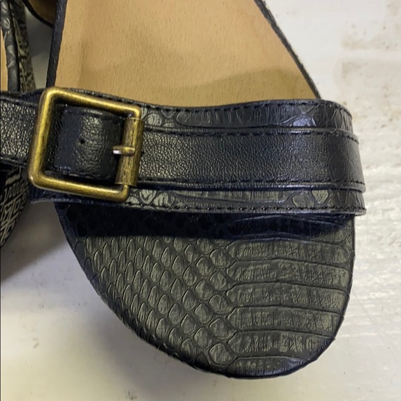 Black and white patterned wedge - Picture 3 of 5